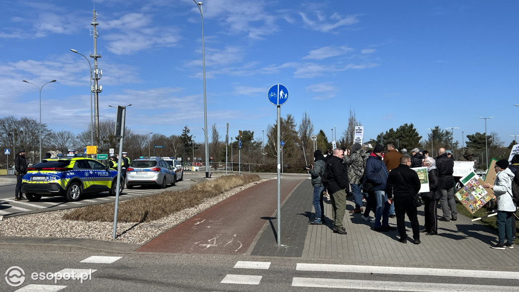 Protest i blokada ronda przy Ergo Arenie. Akcja związana z planem zabudowy terenów zielonych [FOTO]