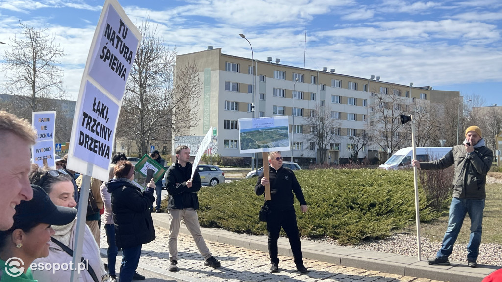 Protest i blokada ronda przy Ergo Arenie. Akcja związana z planem zabudowy terenów zielonych [FOTO]