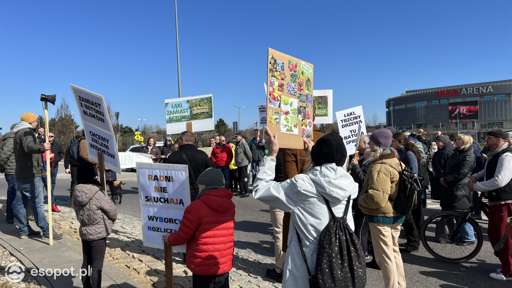 Protest i blokada ronda przy Ergo Arenie. Akcja związana z planem zabudowy terenów zielonych [FOTO]
