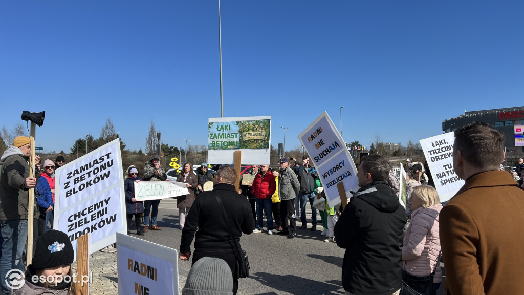 Protest i blokada ronda przy Ergo Arenie. Akcja związana z planem zabudowy terenów zielonych [FOTO]
