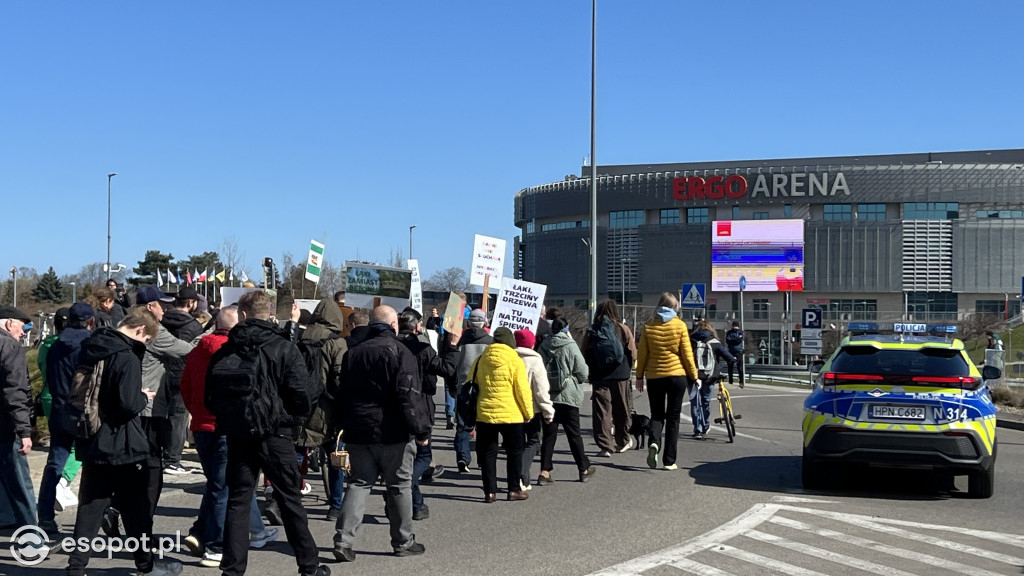Protest i blokada ronda przy Ergo Arenie. Akcja związana z planem zabudowy terenów zielonych [FOTO]