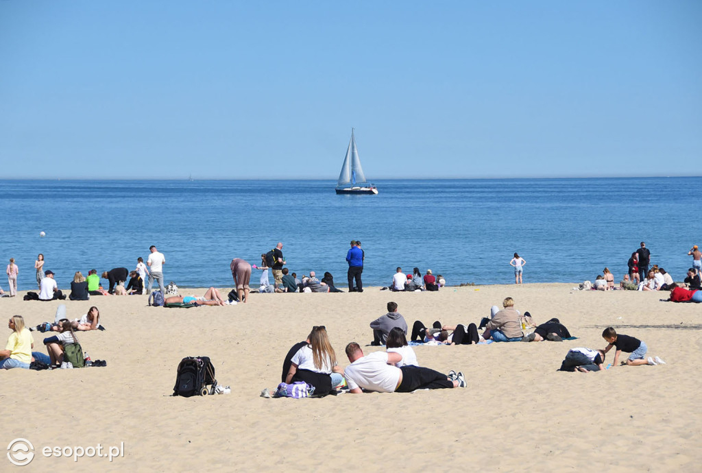 Słońce, plaża i tłumy turystów. Majówka w Sopocie na zdjęciach [FOTO]
