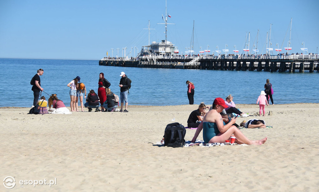 Słońce, plaża i tłumy turystów. Majówka w Sopocie na zdjęciach [FOTO]
