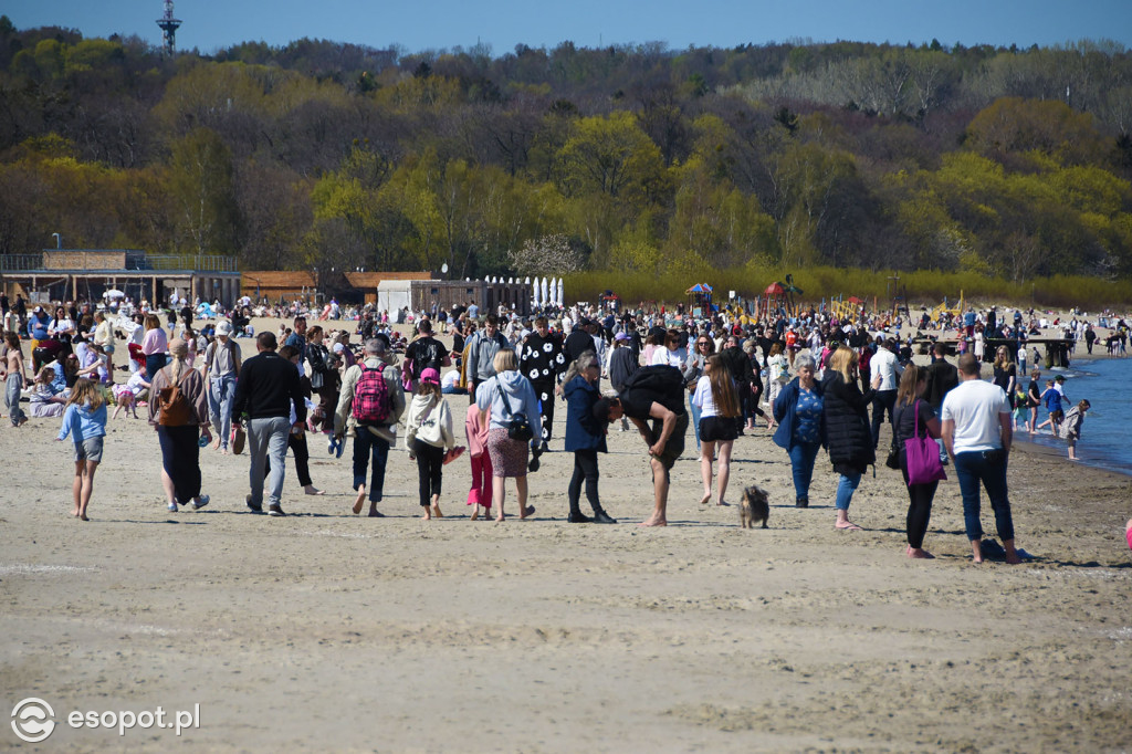 Słońce, plaża i tłumy turystów. Majówka w Sopocie na zdjęciach [FOTO]
