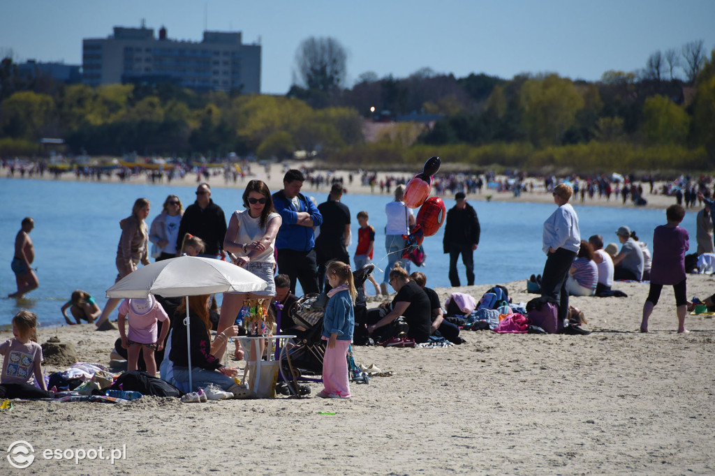 Słońce, plaża i tłumy turystów. Majówka w Sopocie na zdjęciach [FOTO]