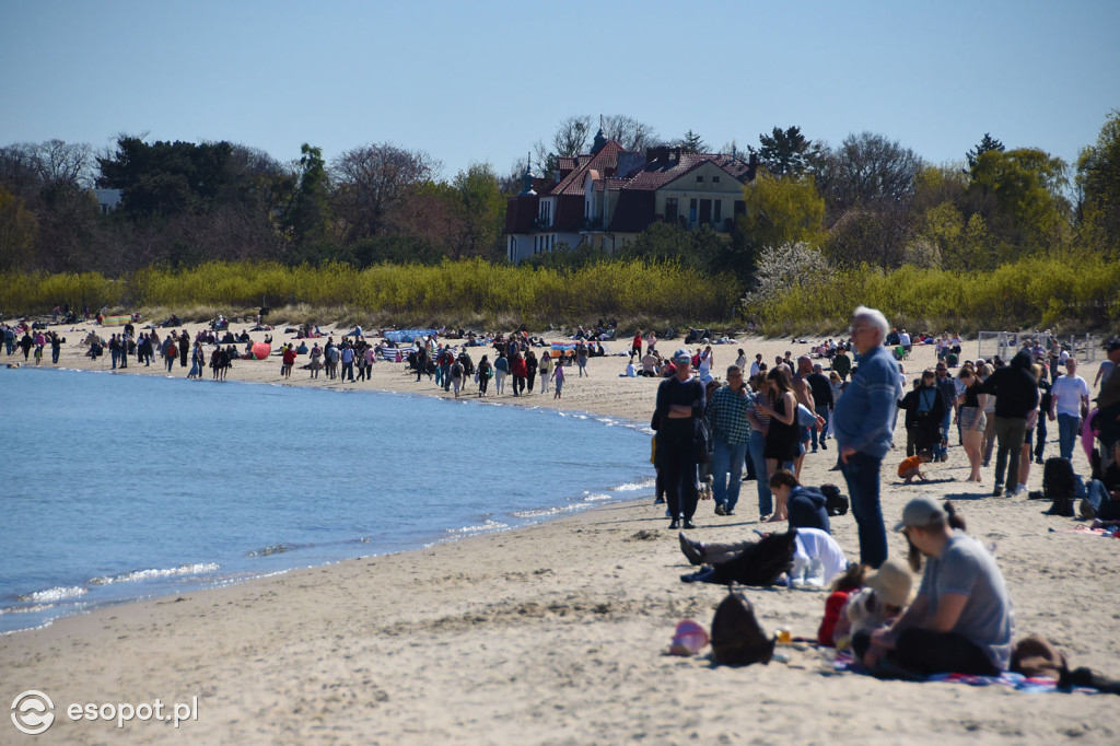 Słońce, plaża i tłumy turystów. Majówka w Sopocie na zdjęciach [FOTO]