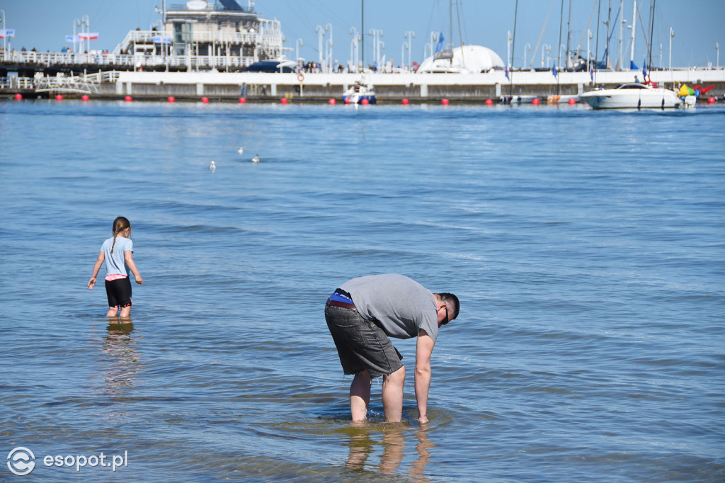 Słońce, plaża i tłumy turystów. Majówka w Sopocie na zdjęciach [FOTO]