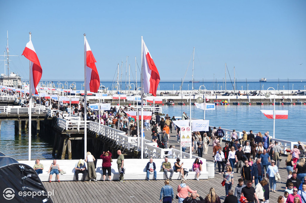 Słońce, plaża i tłumy turystów. Majówka w Sopocie na zdjęciach [FOTO]