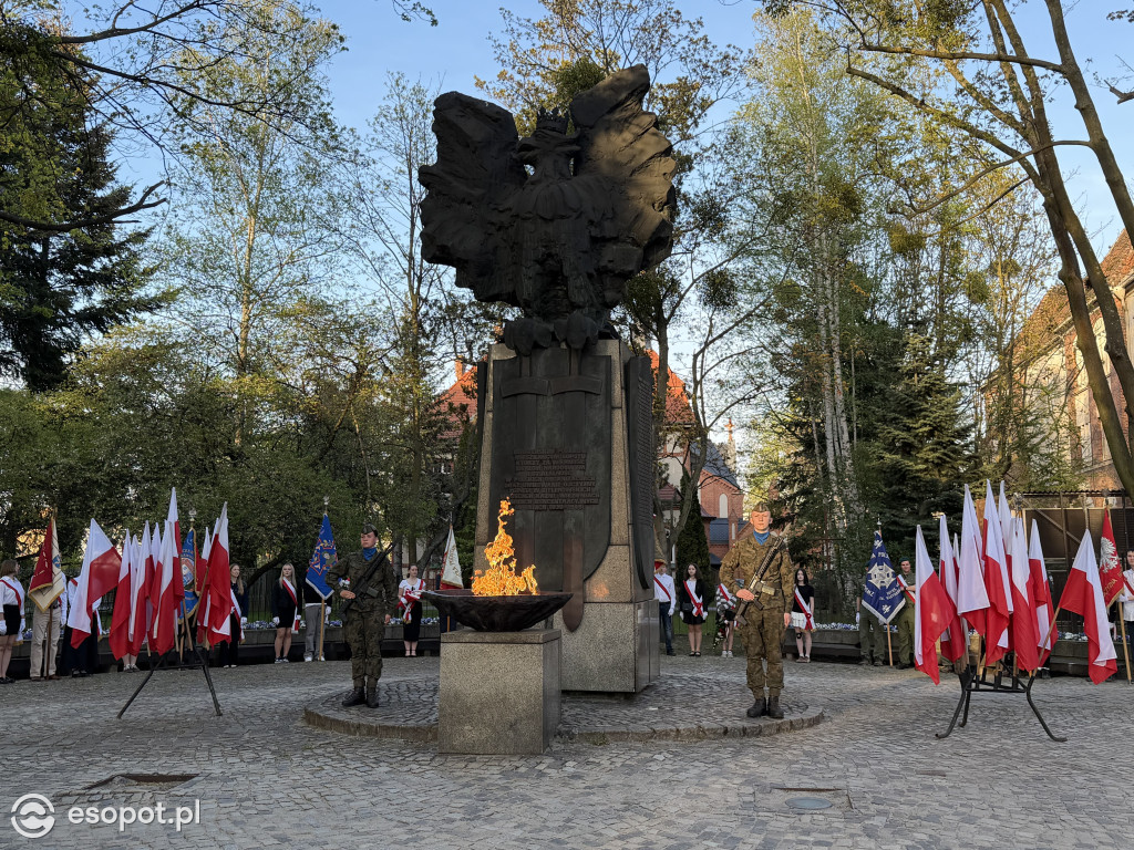 Kwiaty, asysta honorowa i defilada! Tak Sopot uczcił Święto Narodowe 3 Maja [FOTO]