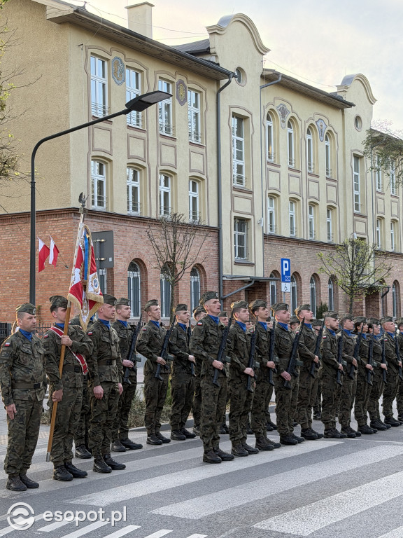 Kwiaty, asysta honorowa i defilada! Tak Sopot uczcił Święto Narodowe 3 Maja [FOTO]