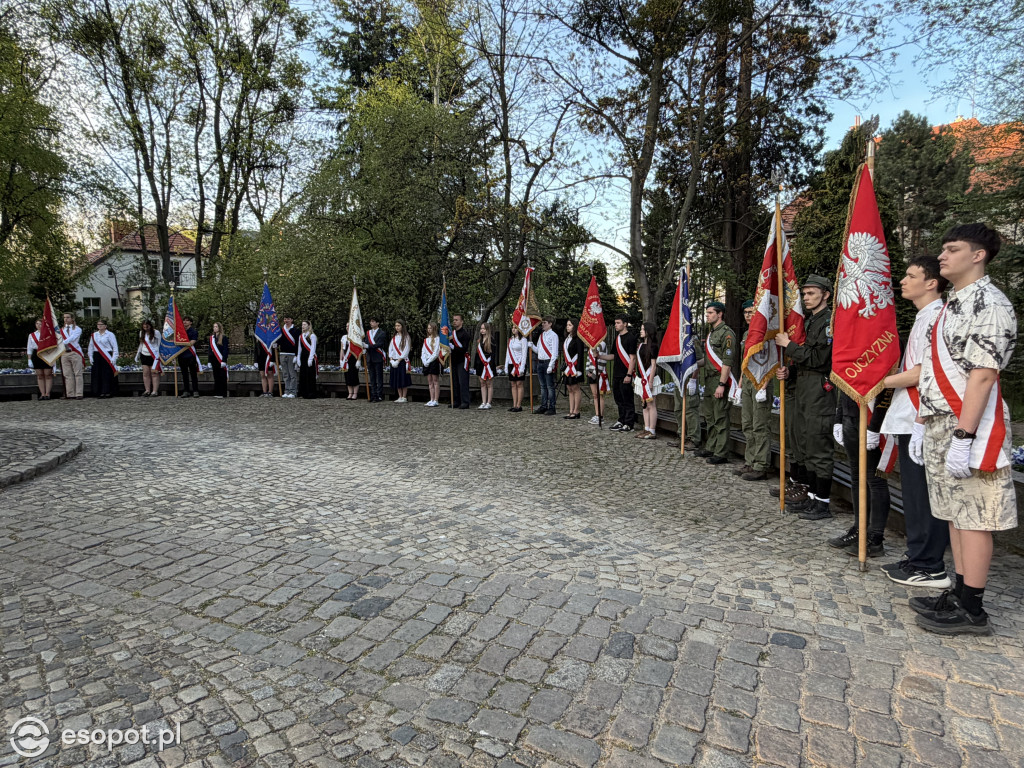 Kwiaty, asysta honorowa i defilada! Tak Sopot uczcił Święto Narodowe 3 Maja [FOTO]