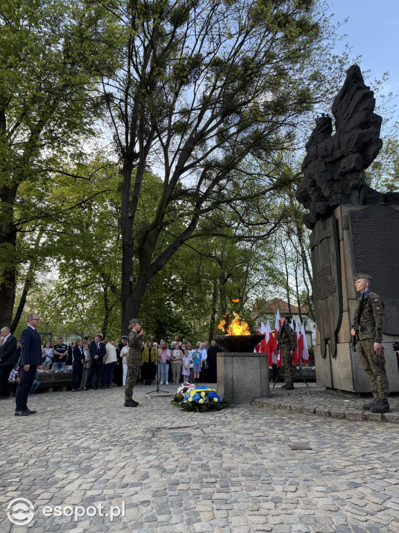 Kwiaty, asysta honorowa i defilada! Tak Sopot uczcił Święto Narodowe 3 Maja [FOTO]