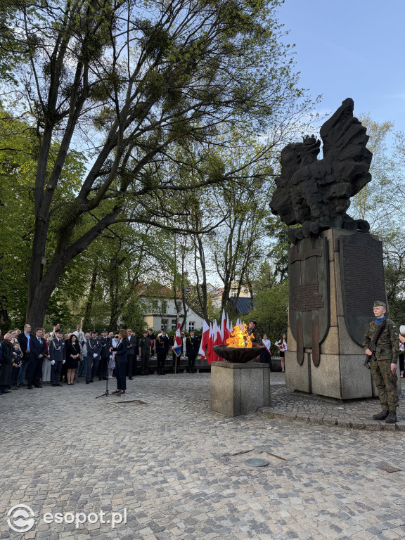 Kwiaty, asysta honorowa i defilada! Tak Sopot uczcił Święto Narodowe 3 Maja [FOTO]