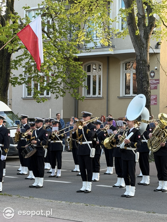 Kwiaty, asysta honorowa i defilada! Tak Sopot uczcił Święto Narodowe 3 Maja [FOTO]