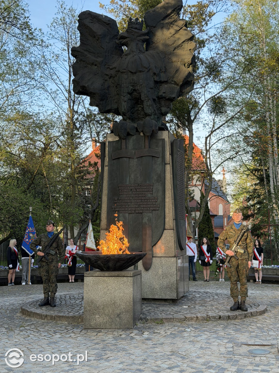 Kwiaty, asysta honorowa i defilada! Tak Sopot uczcił Święto Narodowe 3 Maja [FOTO]