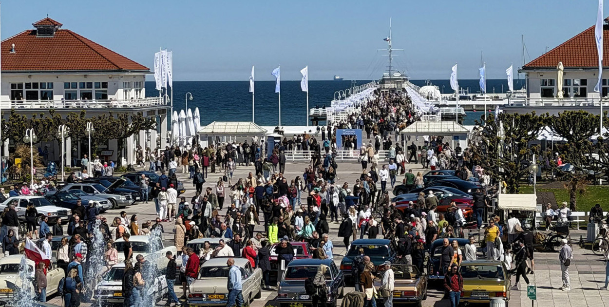 Klasyczne Mercedesy na Skwerze Kuracyjnym. Sopot znów przyciągnął fanów motoryzacji [FOTO]