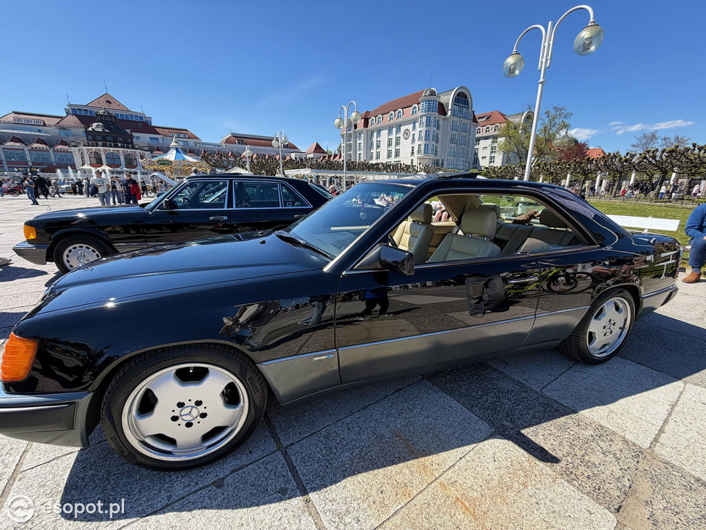 Klasyczne Mercedesy na Skwerze Kuracyjnym. Sopot znów przyciągnął fanów motoryzacji [FOTO]