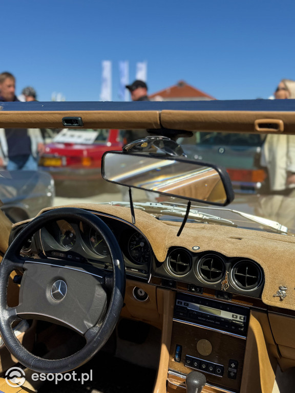 Klasyczne Mercedesy na Skwerze Kuracyjnym. Sopot znów przyciągnął fanów motoryzacji [FOTO]