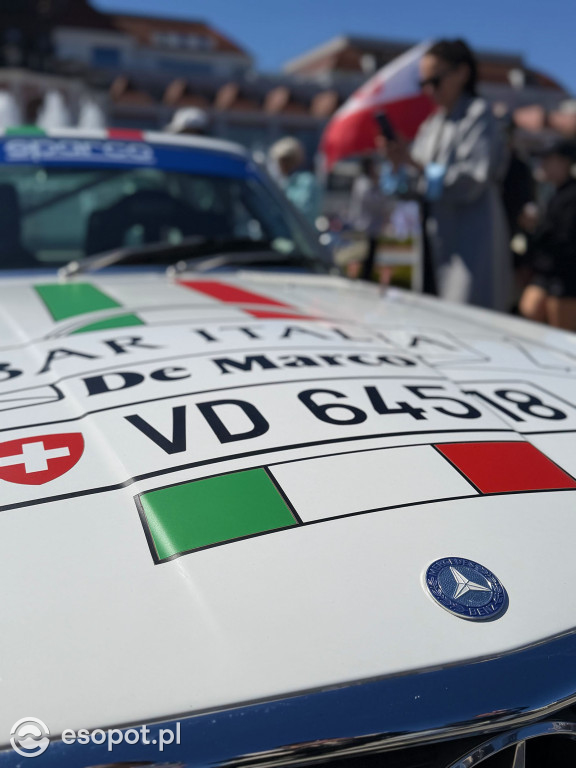 Klasyczne Mercedesy na Skwerze Kuracyjnym. Sopot znów przyciągnął fanów motoryzacji [FOTO]