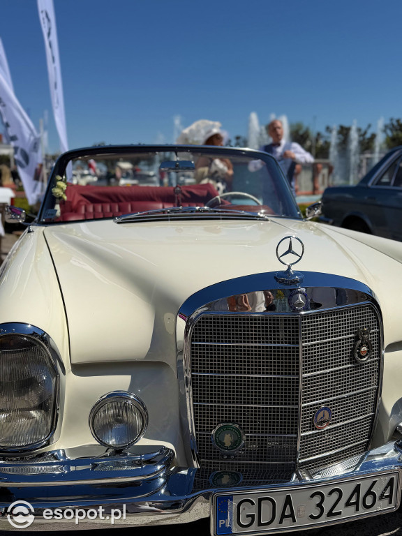 Klasyczne Mercedesy na Skwerze Kuracyjnym. Sopot znów przyciągnął fanów motoryzacji [FOTO]