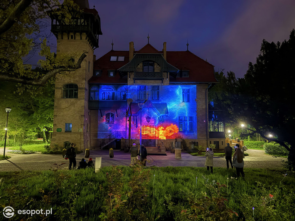 Od plaży po zabytkowe wille. Świetlna trasa Nocy Muzeów w Sopocie [FOTO]