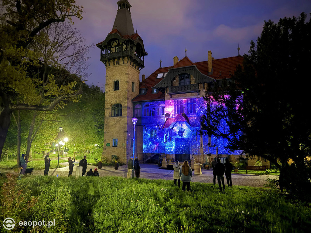 Od plaży po zabytkowe wille. Świetlna trasa Nocy Muzeów w Sopocie [FOTO]
