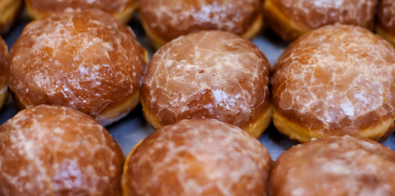 Ile kalorii ma pączek? Ile zjeść, aby nie przytyć 