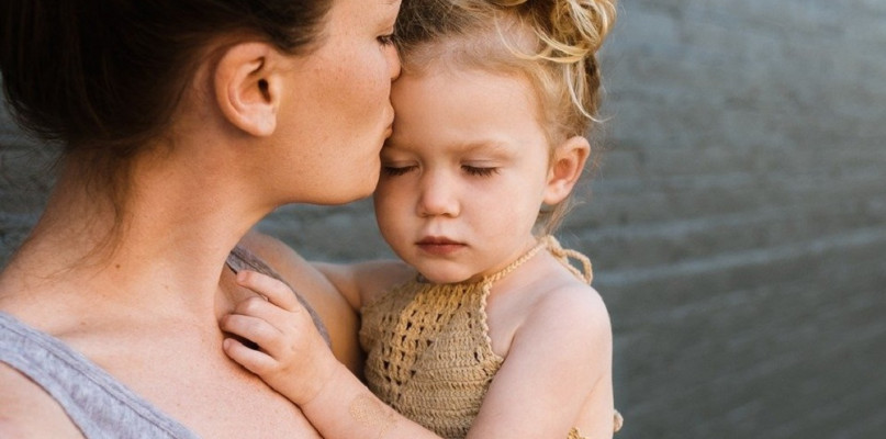 Dzień Matki w liczbach. Ile lat ma statystyczna mama na Pomorzu i w którym miesiąc