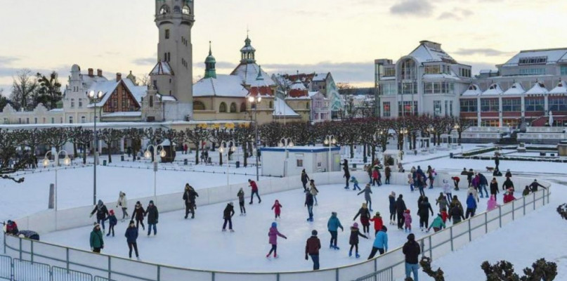 Sopockie lodowisko wystawione na sprzedaż. W ofercie także domki z jarmarku noworo