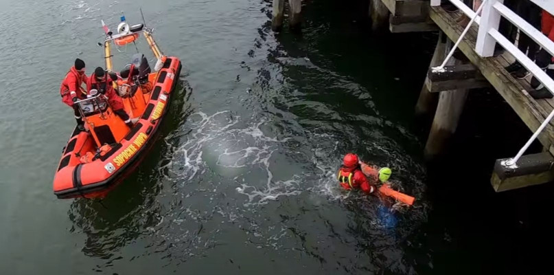 Tak ćwiczą sopoccy ratownicy! Grupa interwencyjna przy molo [WIDEO]