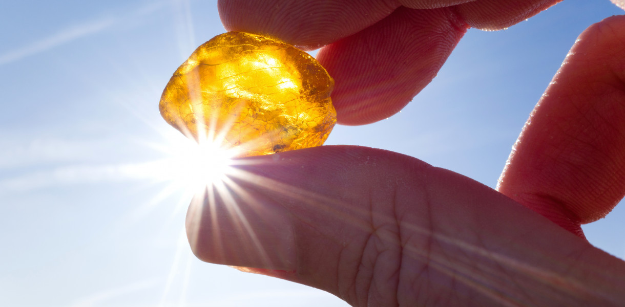 Jak znaleźć bursztyn na plaży w Sopocie?