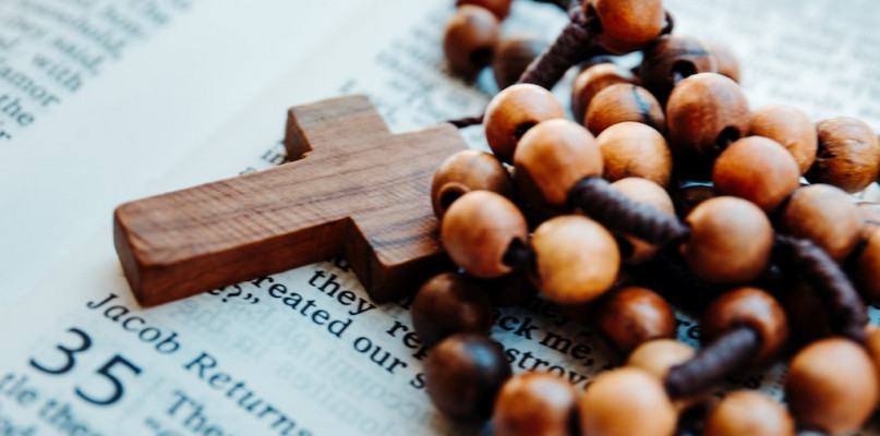 Jaki różaniec na prezent na Pierwszą Komunię?