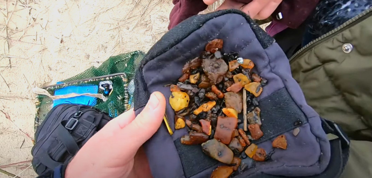 Poławiają bursztyn w Sopocie! Co sprawia, że robią to skutecznie? [WIDEO]