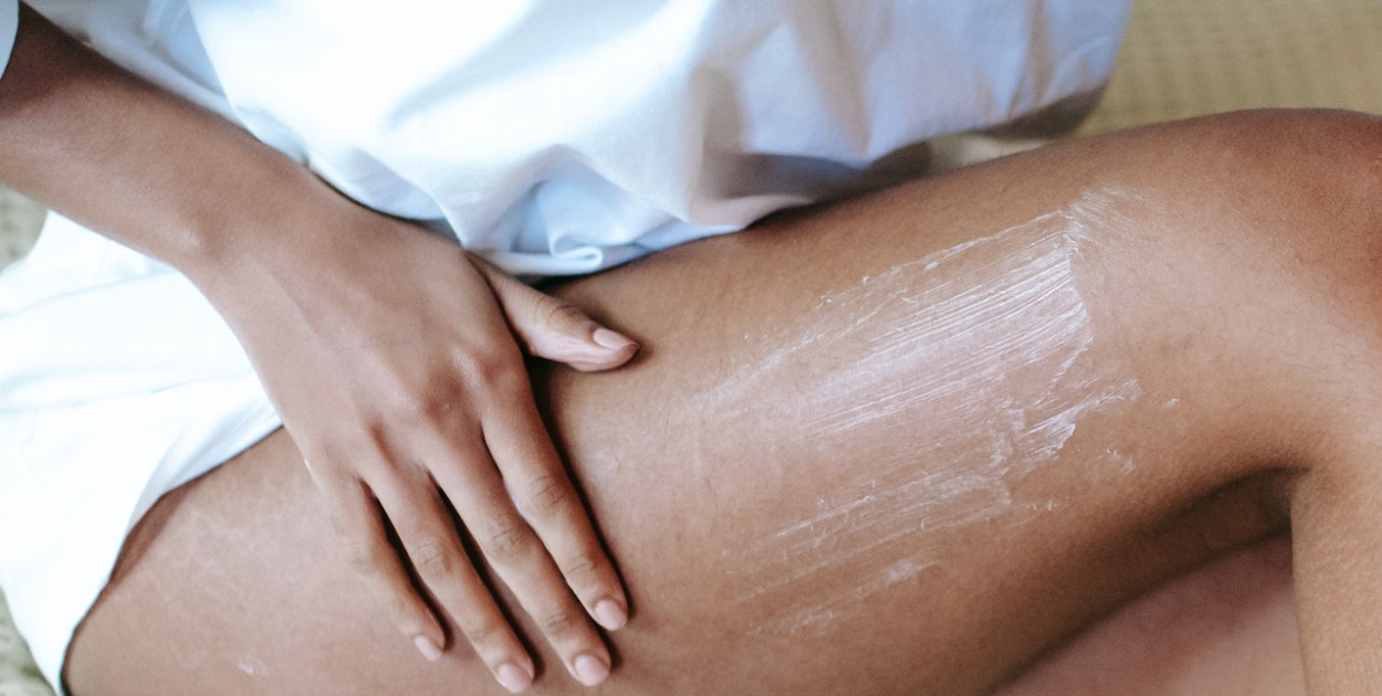 Jak nakładać balsamy brązujące na ciało?