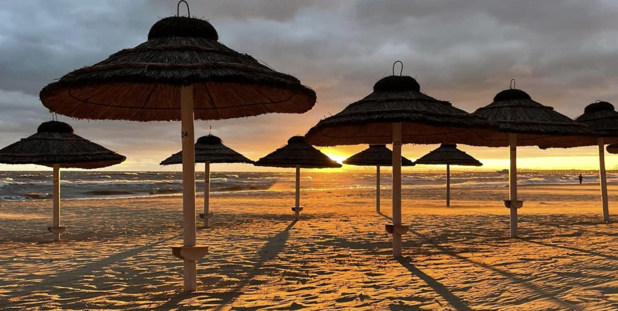 Dlaczego warto plażować z dala od molo? Odkryj uroki mniej zatłoczonych kąpielisk