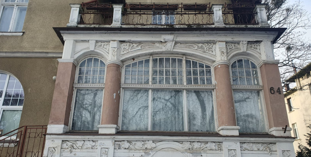 Wyjątkowe sopockie okna z szansą na drugie życie. Do remontu dopłaci miasto