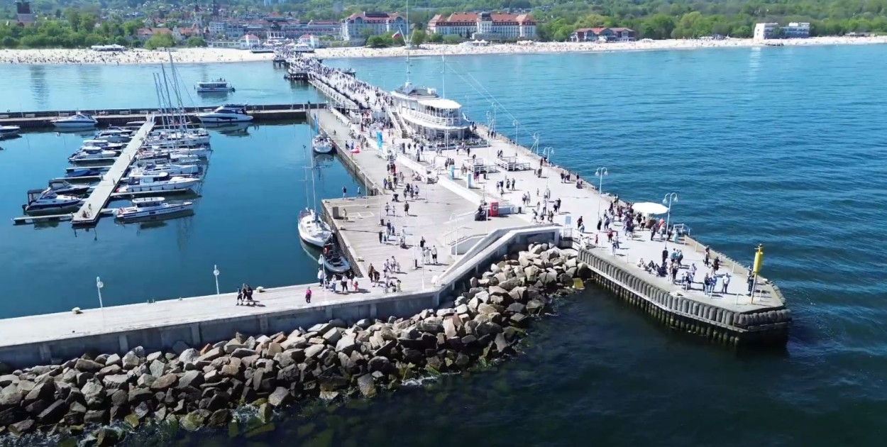 Zobacz molo w Sopocie z lotu ptaka! Widok zapiera dech w piersiach [WIDEO]