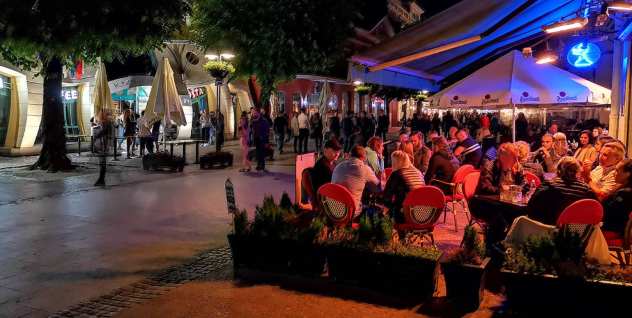 Życie nocne w Sopocie: kluby i bary, które warto odwiedzić