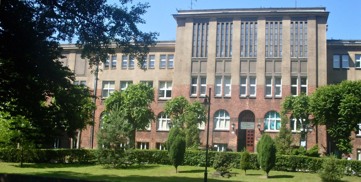 Zdjęcie poglądowe. Wydział Zarządzania Uniwersytetu Gdańskiego w Sopocie. Fot. Starscream