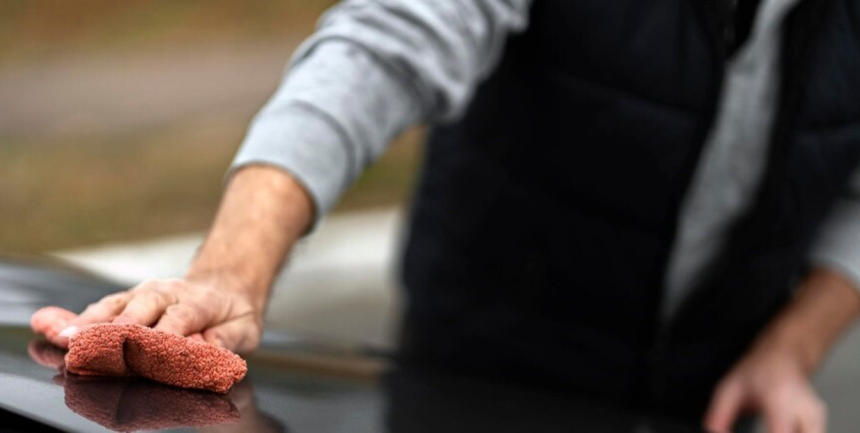 Czy nagrobki kompozytowe wymagają szczególnej pielęgnacji?