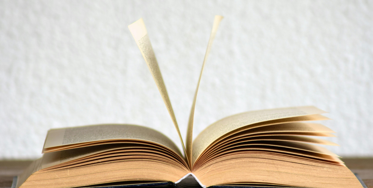 Jakie materiały do nauki angielskiego warto wybrać? Przewodnik po dostępnych zasob