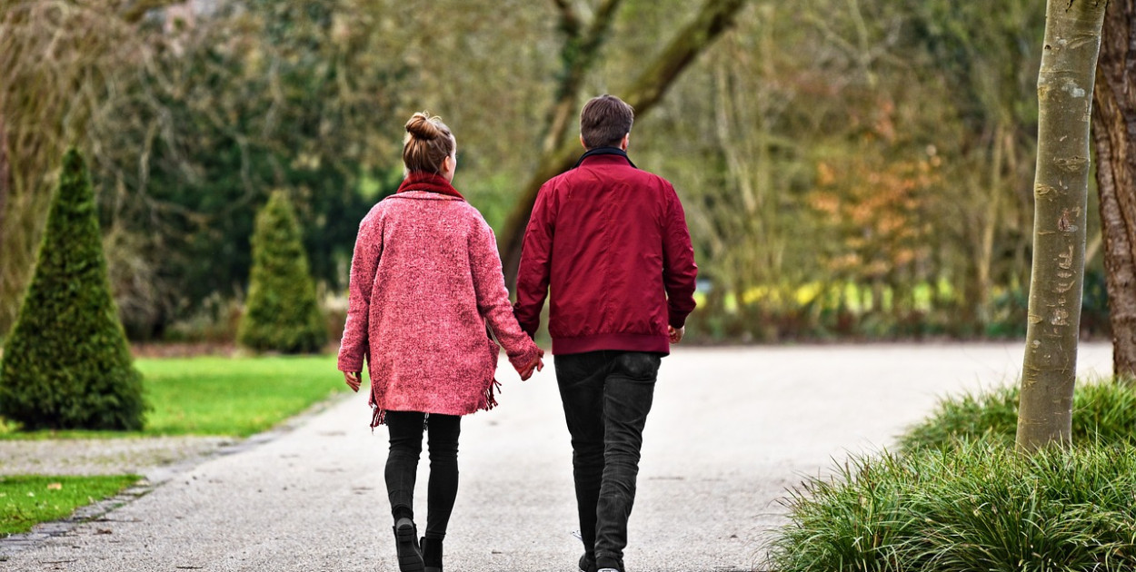 Romantyczne prezenty dla par – pomysły na Święta i inne wyjątkowe okazje