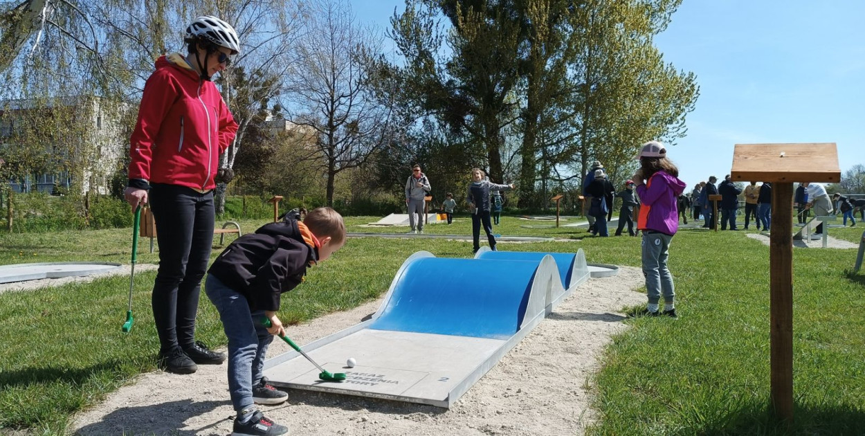 Minigolf wraca na Sopockie Błonia! Darmowa rozrywka dla mieszkańców i turystów