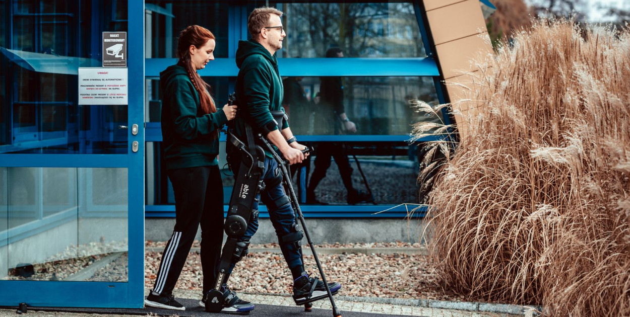 To pierwszy taki sprzęt w Polsce! Marina Zdrowia wprowadza egzoszkielet ABLE
