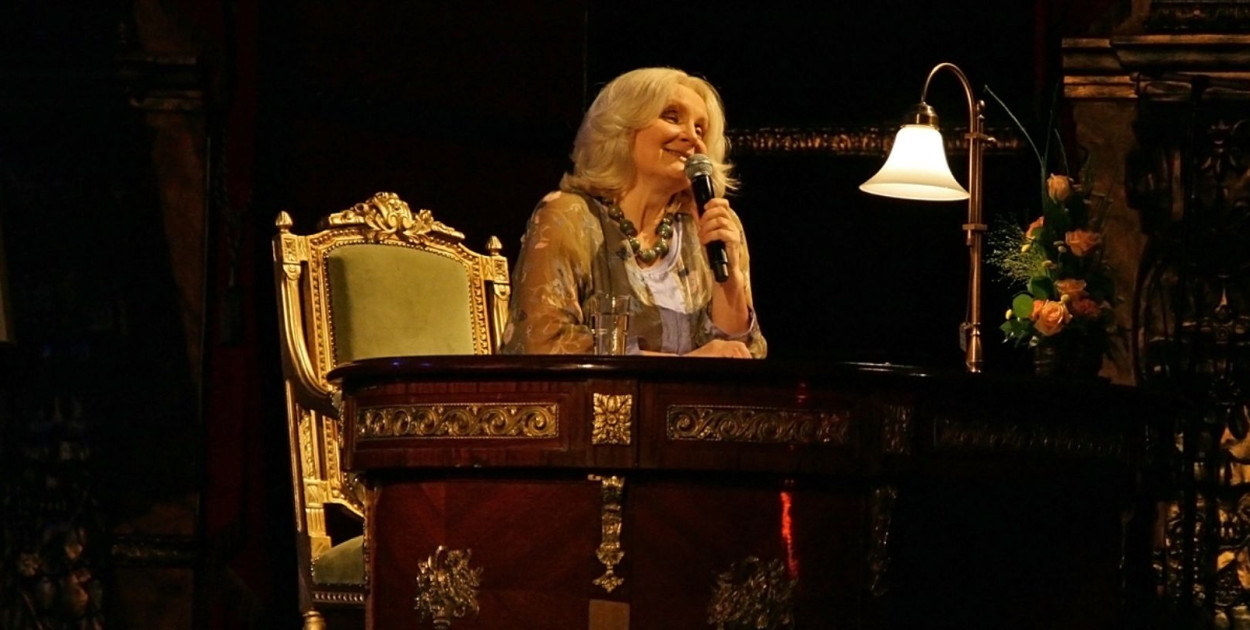 Zdjęcie poglądowe. Magda Umer w koncercie "Pamiętajmy o Osieckiej", Teatr Muzyczny Roma w Warszawie, 15.09.2008. Fot. Effie (CC BY-SA 4.0).