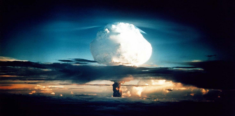 Eksplozja bomby Ivy Mike, test bomby wodorowej 1 listopada 1952 na atolu Eniwetok