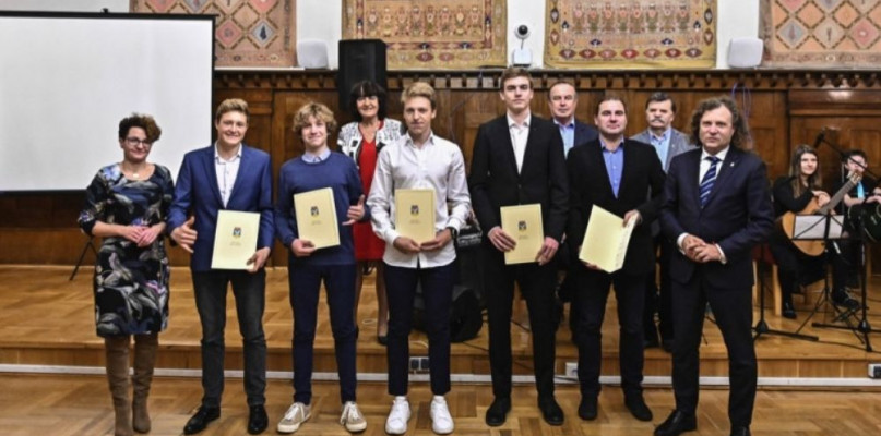 Na zdjęciu: uroczystość wręczenia stypendiów uczniom i studentom w 2019 roku; Fot. Jurek Bartkowski/FOTOBANK/UMS