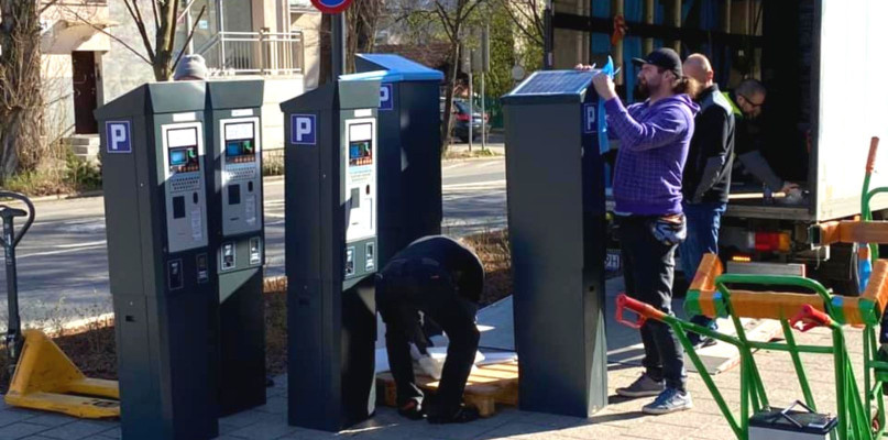 Do 30 kwietnia potrwa montaż nowych parkometrów. Fot. Marcin Skwierawski - wiceprezydent Sopotu