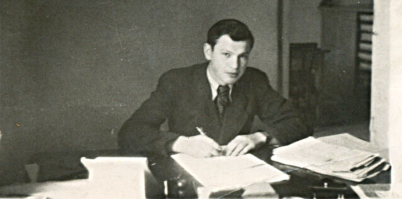 Mieczysław Cisłak w swoim gabinecie, Sopot lata 40. XX w. |Fot. Materiały Muzeum Sopotu