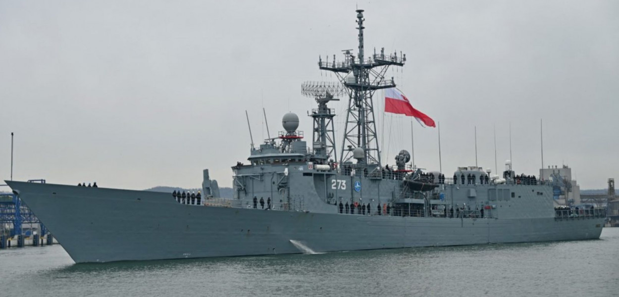 ORP „Gen. T. Kościuszko” wypływający z Portu Wojennego w Gdyni // fot. Magdalena Czernek